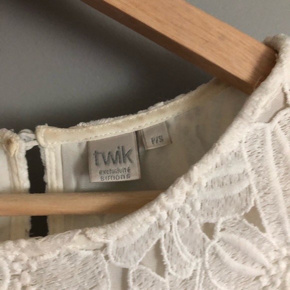 SIMONS WHITE BLOUSE - Picture 2 of 4